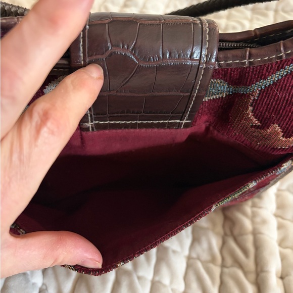 Elegant Floral Tapestry Bag with Brown Accents - Picture 6 of 10